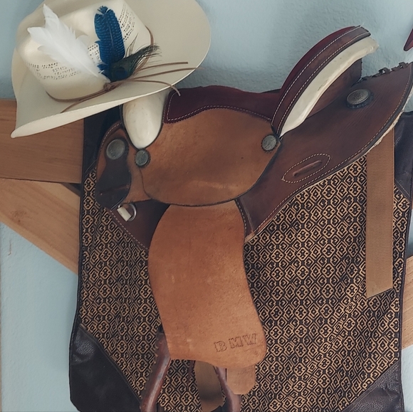 Custom Cowboy Hat with original peacock 🦚 and Geese feathers 🪶. 7 1/4 size. - Picture 5 of 5